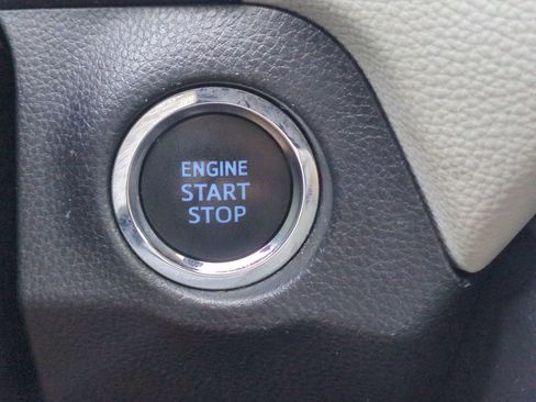 Used 2021 Toyota RAV4 XLE Premium image 28