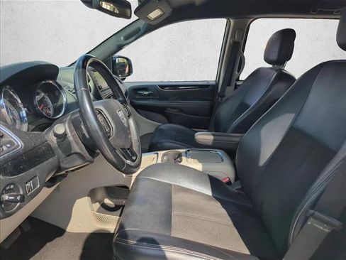 Used 2020 Dodge Grand Caravan SXT image 11