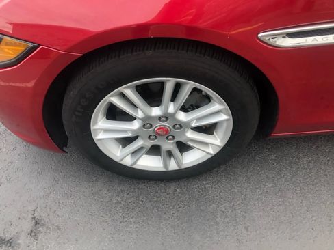 Used 2018 Jaguar XE Premium RWD image 9