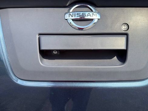 Used 2013 Nissan Frontier SV w/ SV Value Truck Pkg AWD/4WD image 16