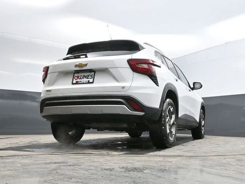 Used 2025 Chevrolet Trax LT image 45