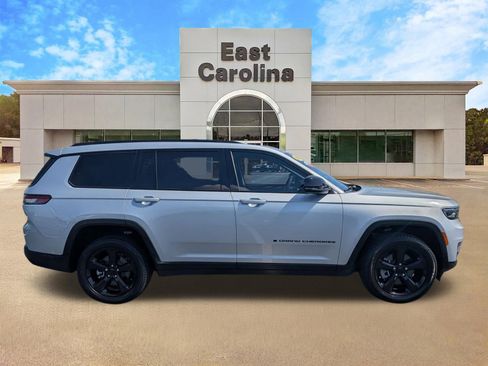 Used 2023 Jeep Grand Cherokee L Limited w/ Black Appearance Package image 2