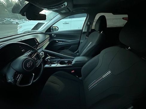 Used 2021 Hyundai Elantra SEL w/ Convenience + Premium Package image 5