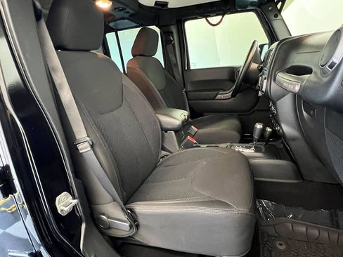 Used 2017 Jeep Wrangler Unlimited Sport AWD/4WD image 12