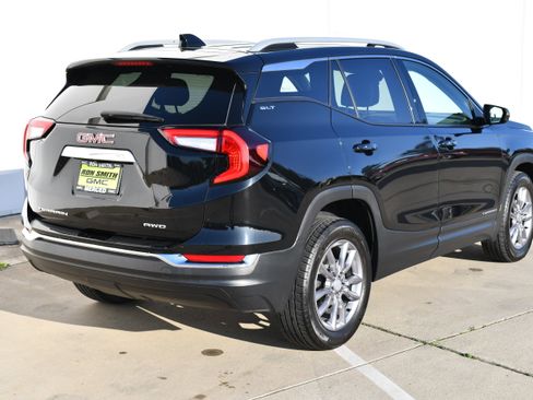 Used 2024 GMC Terrain SLT image 6
