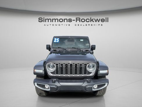 Used 2025 Jeep Wrangler Unlimited Sahara AWD/4WD image 8