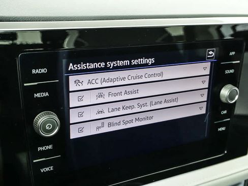 Certified 2025 Volkswagen Taos SE w/ Panoramic Sunroof Package FWD image 17