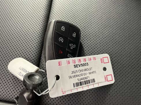 New 2025 Chevrolet Silverado EV LT image 37