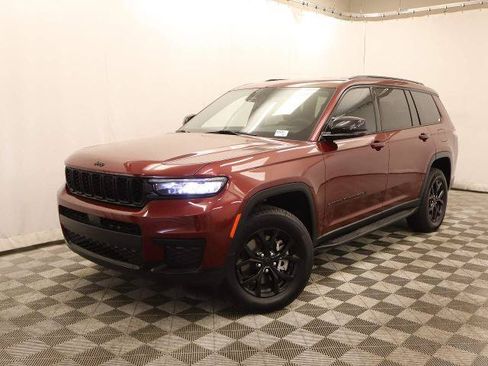 Used 2025 Jeep Grand Cherokee L Laredo AWD/4WD image 17