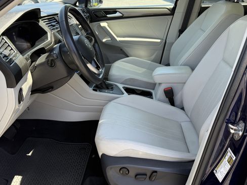 Used 2023 Volkswagen Tiguan SE w/ Panoramic Sunroof Package FWD image 13