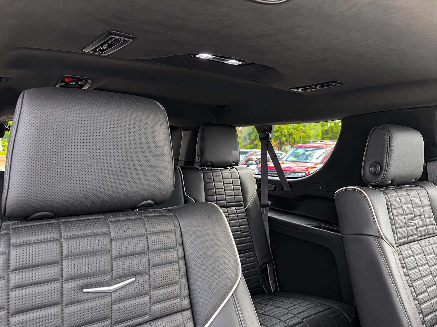 Certified 2022 Cadillac Escalade ESV Premium Luxury Platinum AWD/4WD image 16