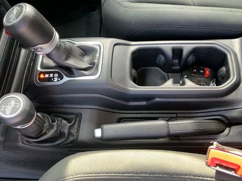 Used 2019 Jeep Wrangler Unlimited Sport S image 24