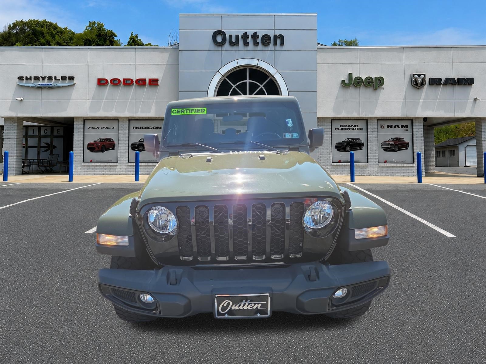 Certified 2022 Jeep Gladiator Sport AWD/4WD image 9