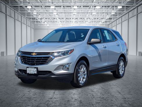 Used 2018 Chevrolet Equinox LS AWD/4WD image 9