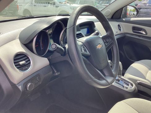 Used 2015 Chevrolet Cruze LT FWD image 11