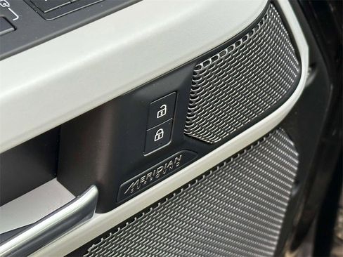 Used 2023 Land Rover Defender 110 X-Dynamic SE image 19