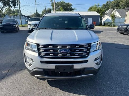 Used 2017 Ford Explorer XLT w/ Equipment Group 202A AWD/4WD image 8