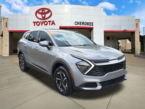 Used 2023 Kia Sportage LX AWD/4WD image 3