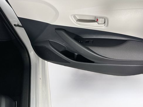 Used 2025 Toyota Corolla LE w/ Convenience Package image 29