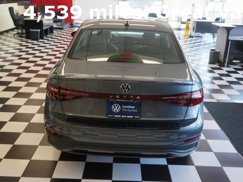 Certified 2025 Volkswagen Jetta SE image 6