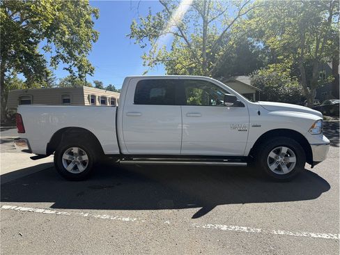 Used 2020 RAM 1500 Classic SLT w/ Luxury Group AWD/4WD image 6