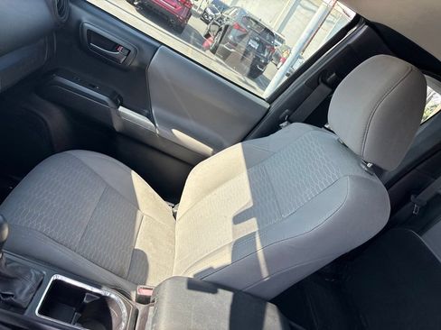 Used 2016 Toyota Tacoma SR RWD image 13