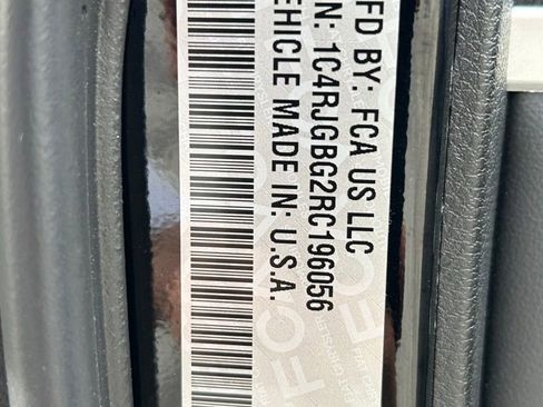 Certified 2024 Jeep Grand Cherokee Limited w/ Black Appearance Package image 58