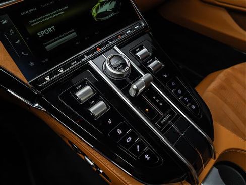 Used 2025 Aston Martin V8 Vantage Coupe image 9