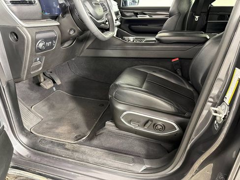 Used 2022 Jeep Wagoneer Series II AWD/4WD image 10