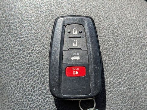 Used 2020 Toyota Camry SE image 29