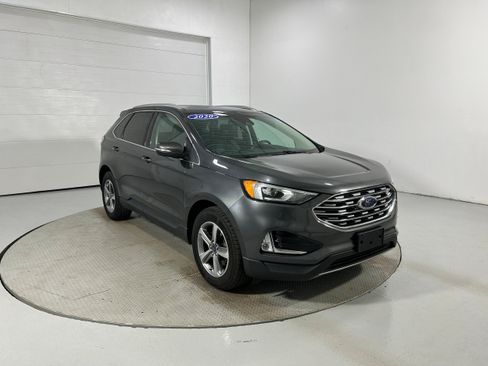 Used 2020 Ford Edge SEL w/ Cold Weather Package AWD/4WD image 2