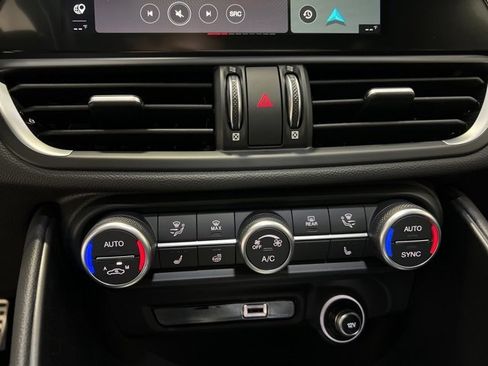 Used 2023 Alfa Romeo Giulia Veloce image 23