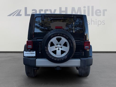 Used 2012 Jeep Wrangler Unlimited Sahara w/ Connectivity Group image 4