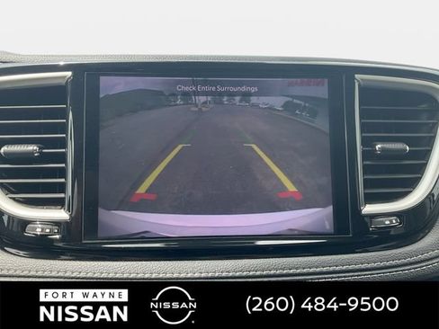 Used 2023 Chrysler Pacifica Touring-L FWD image 15