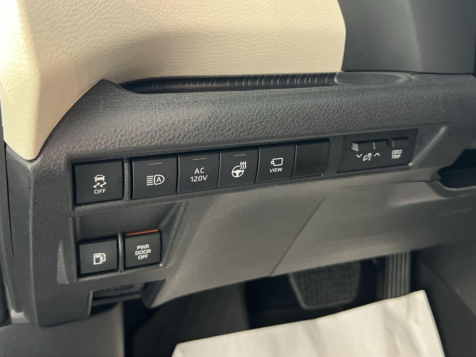 Used 2024 Toyota Sienna Platinum AWD/4WD image 32