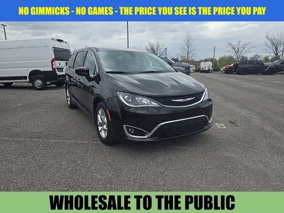 Used 2020 Chrysler Pacifica Touring w/ Tire & Wheel Group
