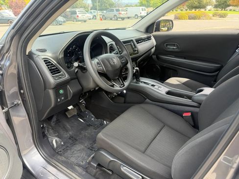 Used 2017 Honda HR-V LX image 11