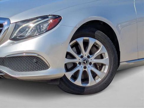 Used 2017 Mercedes-Benz E 300 4MATIC image 25