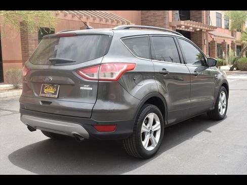 Used 2016 Ford Escape SE w/ Equipment Group 201A FWD image 7