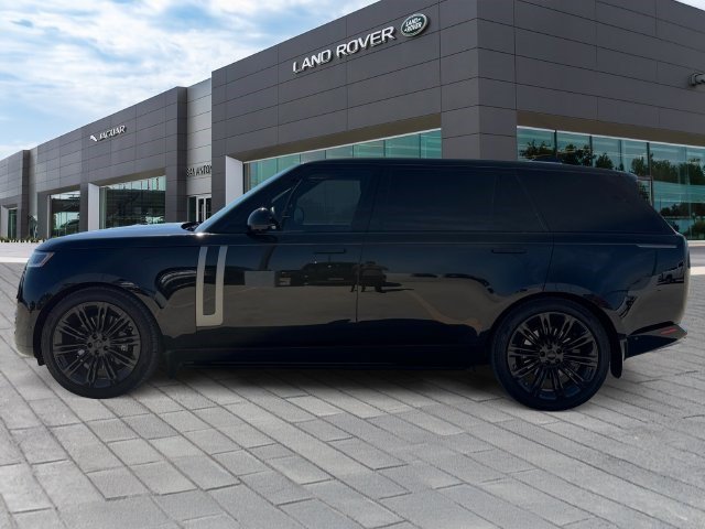 Used 2026 Land Rover Range Rover Long Wheelbase SE AWD/4WD image 2