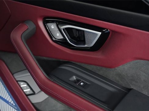 Used 2025 Lamborghini Urus SE image 48