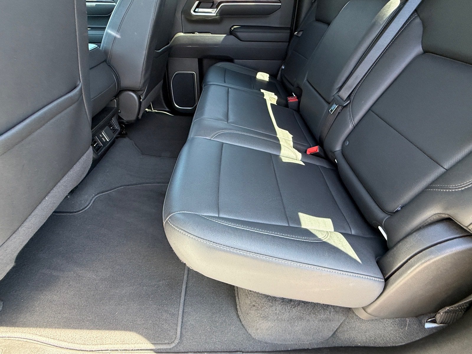Used 2025 GMC Sierra 1500 SLT AWD/4WD image 11