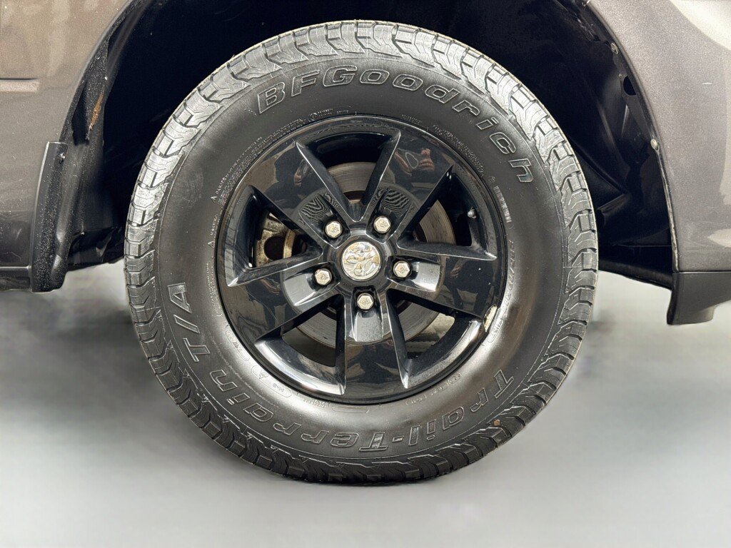 Used 2017 RAM 1500 Express AWD/4WD image 40