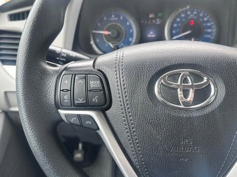 Used 2019 Toyota Sienna LE w/ LE Preferred Package FWD image 20