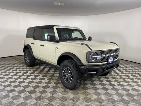 New 2025 Ford Bronco Badlands image 14