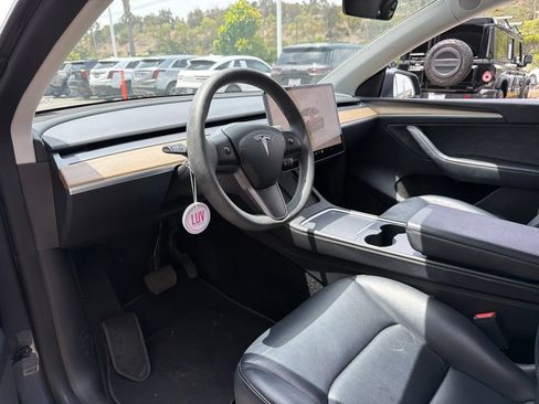 Used 2022 Tesla Model Y Long Range AWD/4WD image 5