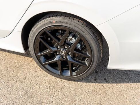 Used 2024 Honda Civic Sport image 11