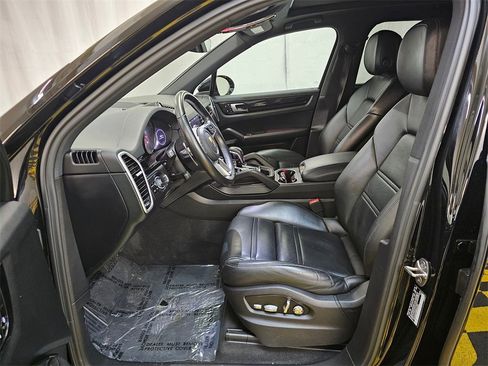 Used 2019 Porsche Cayenne Base image 21