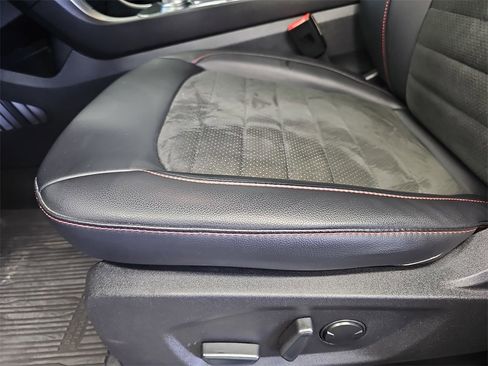 Used 2024 Ford Edge ST-Line image 29