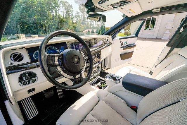 Used 2020 Rolls-Royce Phantom Sedan RWD image 48